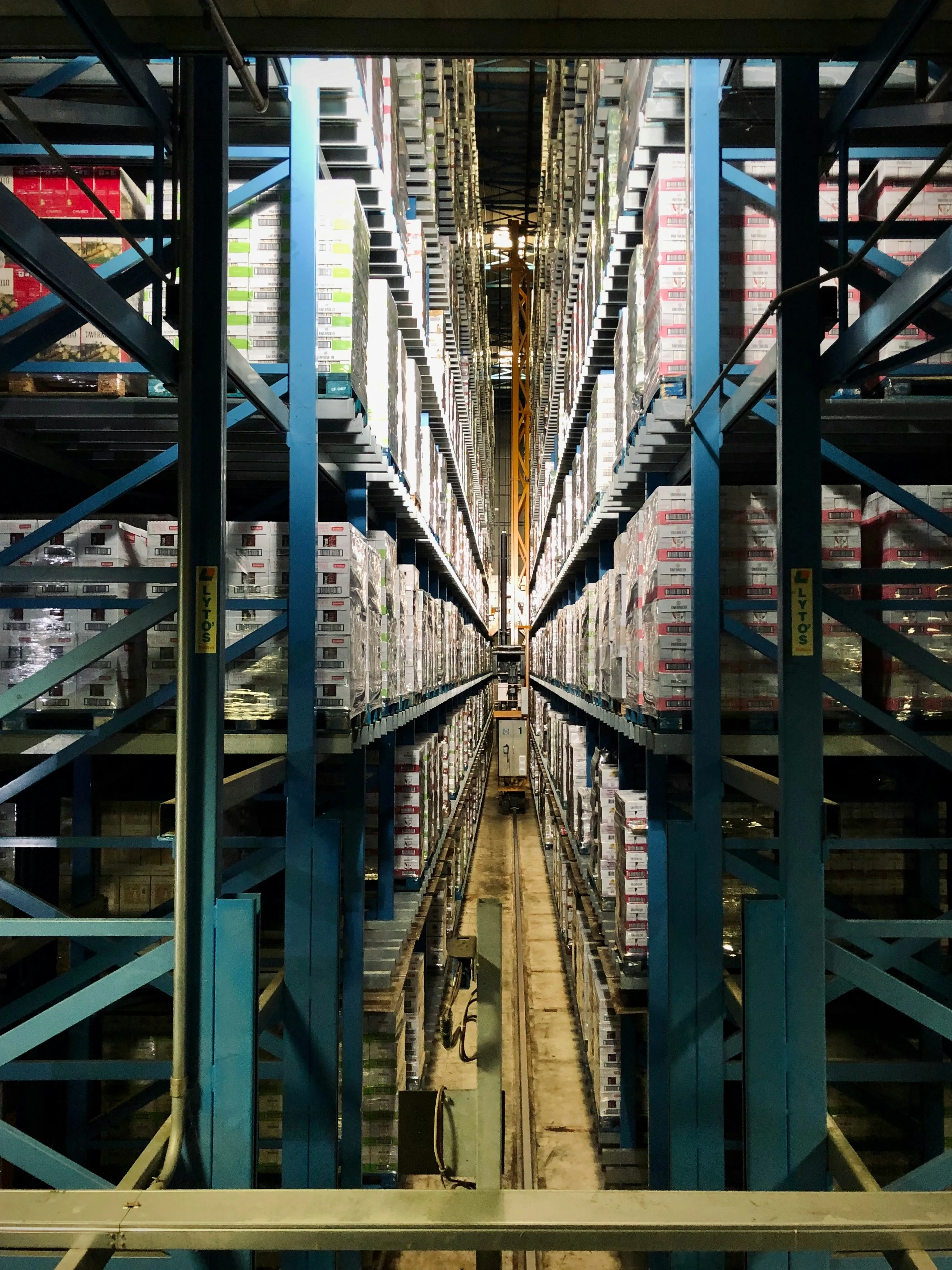 Automated storage system in high-bay warehouse